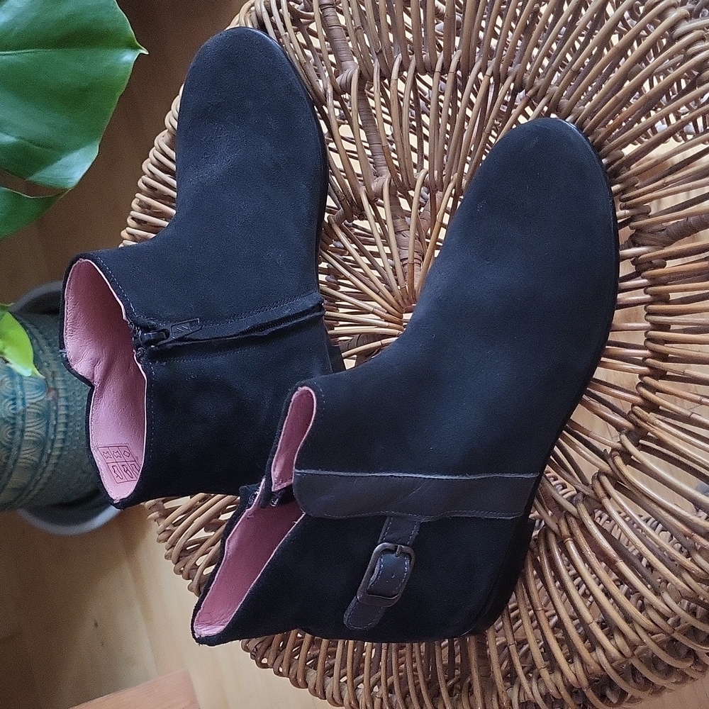 Jacadi ( Paris) black suede short boots EU size 35 U.S. Big girl size 4.5